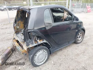 2015 Smart fortwo Passion with VIN WMEEJ3BA8FK811800, listed as a IAAI auction lot 41982401 with Not Provided miles and . Bid and sale history available at DreamBid. Image 4.
