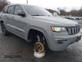 2020 Jeep Grand Cherokee Altitude z VIN 1C4RJFAG1LC207857, wystawiony jako IAAI lot #41932217 z przebiegiem 56 529 mil mil oraz . Historia ofert i sprzedaży dostępna na DreamBid. Obrazek 17.