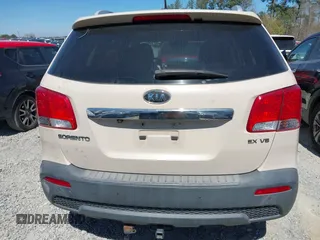 2011 Kia Sorento EX with VIN 5XYKU4A27BG075490, listed as a IAAI auction lot 41853265 with 221,119 mi miles. Bid and sale history available at carsss.com. Image 16.