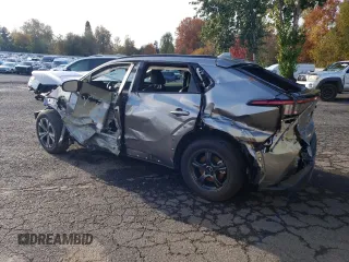 2023 Toyota bZ4X XLE z VIN JTMABACA7PA021943, wystawiony jako Copart lot #74597703 z przebiegiem Nie podano mil oraz . Historia ofert i sprzedaży dostępna na DreamBid. Obrazek 2.