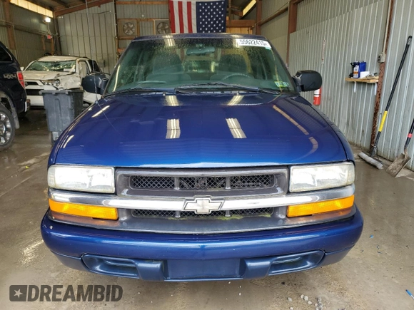2001 Chevrolet S-10 LS with VIN 1GCCS19561K159493, listed as a Copart auction lot 55622415 with 86,979 mi miles and Salvage Title. Bid and sale history available at DreamBid. Image 5.