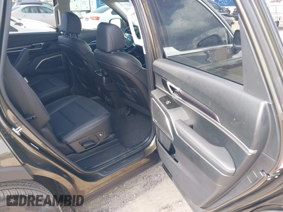 2025 Kia Telluride S with VIN 5XYP64GCXSG593593, listed as a IAAI auction lot 41943448 with 912 mi miles and . Bid and sale history available at DreamBid. Image 8.