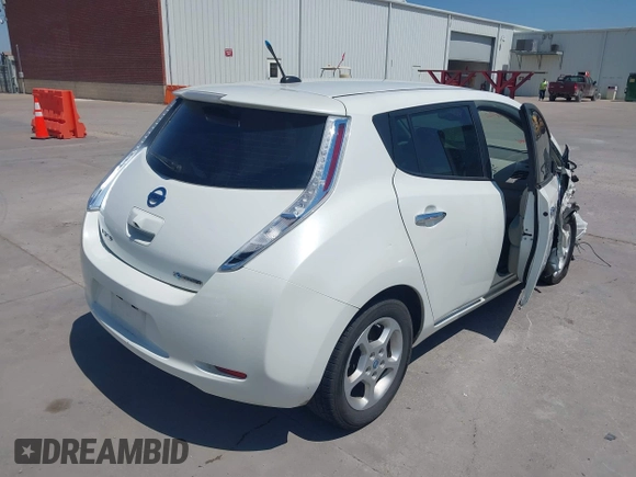 2013 Nissan LEAF SL z VIN 1N4AZ0CP8DC413085, wystawiony jako IAAI lot #42029432 z przebiegiem 62 076 mil mil oraz . Historia ofert i sprzedaży dostępna na DreamBid. Obrazek 4.