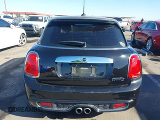 2017 MINI Hardtop 4 Door Cooper S z VIN WMWXU3C56H2D33072, wystawiony jako IAAI lot #41847726 z przebiegiem 81 783 mil mil oraz . Historia ofert i sprzedaży dostępna na DreamBid. Obrazek 17.