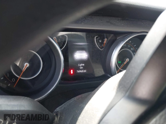 2018 Jeep Wrangler Unlimited Sport z VIN 1C4HJXDNXJW289319, wystawiony jako IAAI lot #42066282 z przebiegiem 76 963 mil mil oraz . Historia ofert i sprzedaży dostępna na DreamBid. Obrazek 7.