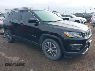2019 Jeep Compass Altitude z VIN 3C4NJCBB9KT637624, wystawiony jako IAAI lot #41597770 z przebiegiem Nie podano mil oraz . Historia ofert i sprzedaży dostępna na DreamBid. Obrazek 1.