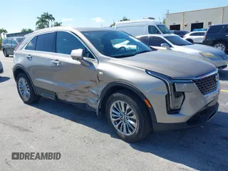 2025 Cadillac XT4 FWD Premium Luxury z VIN 1GYFZCR41SF152998, wystawiony jako IAAI lot #42318061 z przebiegiem 9521 mil mil oraz . Historia ofert i sprzedaży dostępna na DreamBid. Obrazek 1.