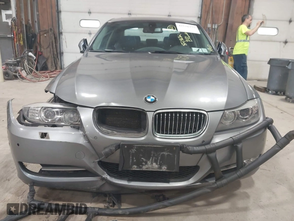 2011 BMW 3 Series 335i xDrive с VIN WBAPL5C57BA919482, выставлен на аукционе IAAI как лот 42531375 с пробегом 82 868 миль миль и . История ставок и продаж доступна на DreamBid. Изображение 17.