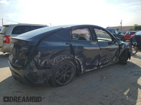 2024 Tesla Model Y z VIN 7SAYGDED7RF162680, wystawiony jako Copart lot #61991495 z przebiegiem Nie podano mil oraz Czysty tytuł • Clean title. Historia ofert i sprzedaży dostępna na DreamBid. Obrazek 3.