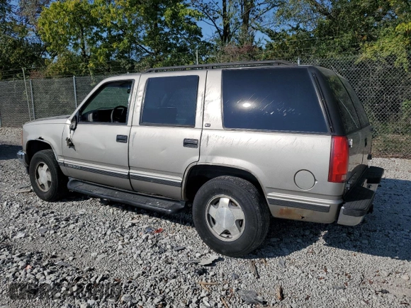 1999 GMC Yukon with VIN 1GKEK13R5XJ725991, listed as a Copart auction lot 71176784 with 245,481 mi miles and Clean Title. Bid and sale history available at carsss.com. Image 2.