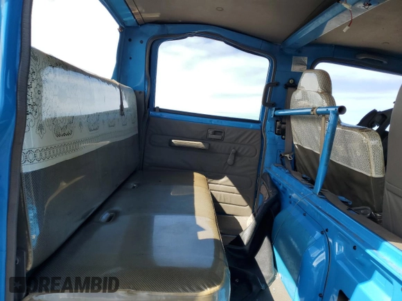 1995 Isuzu Pickup z VIN NHR69C7403921, wystawiony jako Copart lot #44273705 z przebiegiem 126 534 mil mil oraz Szkoda całkowita • Salvage title. Historia ofert i sprzedaży dostępna na DreamBid. Obrazek 10.