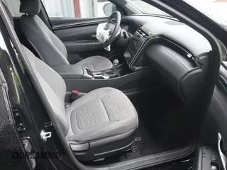 2024 Hyundai Santa Cruz SEL z VIN 5NTJCDDE5RH125196, wystawiony jako IAAI lot #41805584 z przebiegiem 3 944 mil mil oraz . Historia ofert i sprzedaży dostępna na DreamBid. Obrazek 5.