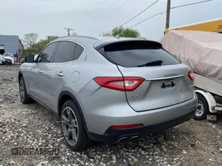 2017 Maserati Levante S z VIN ZN661YUAXHX258892, wystawiony jako Copart lot #55475735 z przebiegiem 96 943 mil mil oraz Tytuł czysty. Historia ofert i sprzedaży dostępna na DreamBid. Obrazek 3.