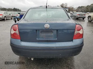 2004 Volkswagen Passat GL with VIN WVWMD63B74P192522, listed as a Copart auction lot 84493224 with 137,689 mi miles and Salvage title. Bid and sale history available at DreamBid. Image 6.