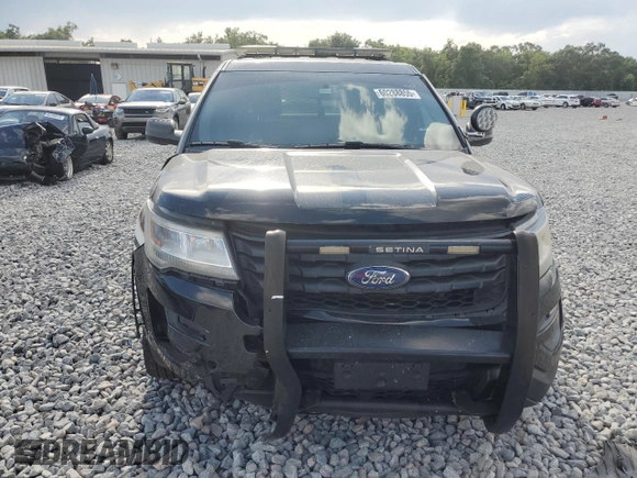 2017 Ford Police Interceptor Utility z VIN 1FM5K8AR8HGD44315, wystawiony jako Copart lot #60288855 z przebiegiem 77 052 mil mil oraz Szkoda całkowita • Salvage title. Historia ofert i sprzedaży dostępna na DreamBid. Obrazek 5.