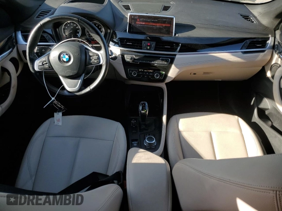 2021 BMW X1 sDrive28i z VIN WBXJG7C02M5U22447, wystawiony jako Copart lot #52927285 z przebiegiem 45 128 mil mil oraz Szkody całkowita. Historia ofert i sprzedaży dostępna na DreamBid. Obrazek 8.