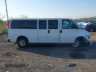 2020 Chevrolet Express Passenger LT z VIN 1GAZGPFG3L1177956, wystawiony jako IAAI lot #42084384 z przebiegiem 76 879 mil mil oraz . Historia ofert i sprzedaży dostępna na DreamBid. Obrazek 12.