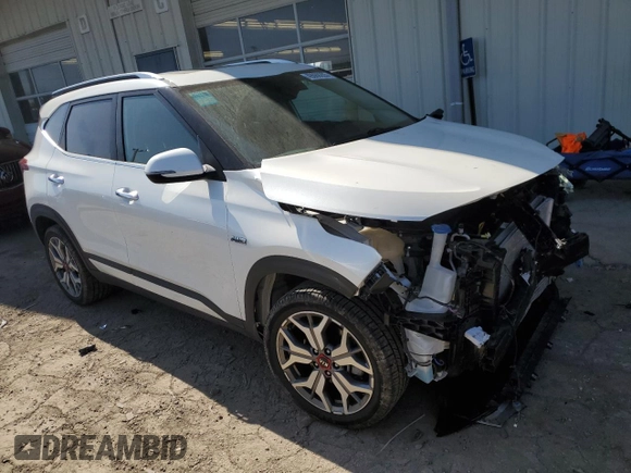 2021 Kia Seltos SX z VIN KNDETCA23M7082933, wystawiony jako Copart lot #49069285 z przebiegiem 31 655 mil mil oraz Szkoda całkowita • Salvage title. Historia ofert i sprzedaży dostępna na DreamBid. Obrazek 4.