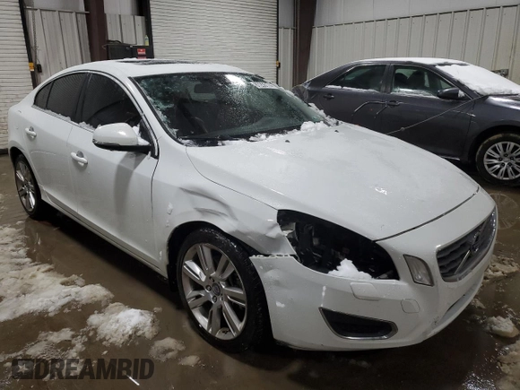 2012 Volvo S60 T6 with VIN YV1902FH4C2101979, listed as a Copart auction lot 87255174 with 250,376 mi miles and Salvage Title. Bid and sale history available at carsss.com. Image 4.