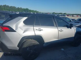 2021 Toyota RAV4 Hybrid XSE с VIN 4T3E6RFV3MU055183, выставлен на аукционе IAAI как лот 42175980 с пробегом Не указан миль и . История ставок и продаж доступна на DreamBid. Изображение 14.