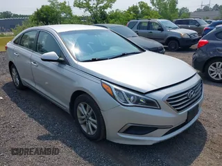 2016 Hyundai Sonata SE z VIN 5NPE24AF2GH383155, wystawiony jako IAAI lot #42448532 z przebiegiem 137 737 mil mil oraz . Historia ofert i sprzedaży dostępna na DreamBid. Obrazek 1.