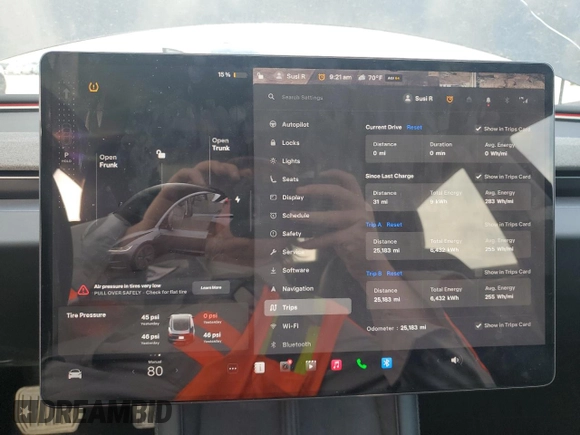 2024 Tesla Model 3 z VIN 5YJ3E1EAXRF741132, wystawiony jako Copart lot #47823795 z przebiegiem 25 183 mil mil oraz Szkody całkowita. Historia ofert i sprzedaży dostępna na DreamBid. Obrazek 9.