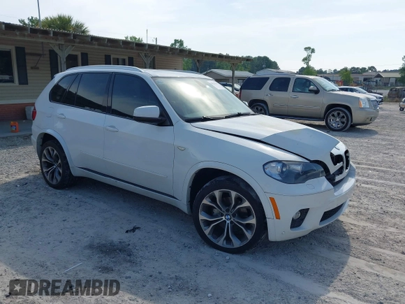 2011 BMW X5 35i z VIN 5UXZV4C53BL401467, wystawiony jako IAAI lot #42176243 z przebiegiem 121 344 mil mil oraz . Historia ofert i sprzedaży dostępna na DreamBid. Obrazek 1.