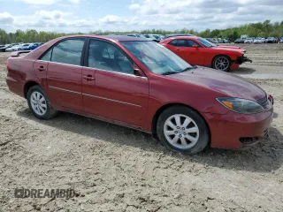 2003 Toyota Camry LE z VIN JTDBF30K530091667, wystawiony jako Copart lot #54576175 z przebiegiem 230 772 mil mil oraz Czysty tytuł • Clean title. Historia ofert i sprzedaży dostępna na DreamBid. Obrazek 4.