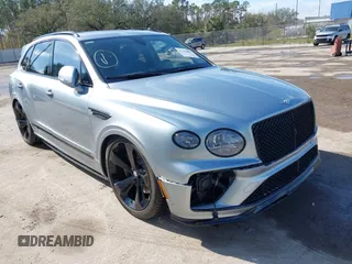 2022 Bentley Bentayga V8 z VIN SJAAM2ZV9NC011752, wystawiony jako IAAI lot #41265000 z przebiegiem Nie podano mil oraz . Historia ofert i sprzedaży dostępna na DreamBid. Obrazek 6.