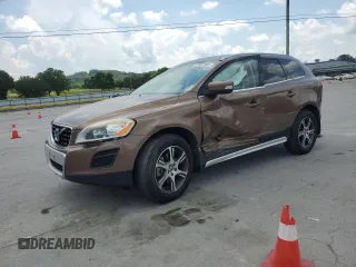 2013 Volvo XC60 T6 with VIN YV4902DZ0D2402037, listed as a Copart auction lot 62822955 with 104,528 mi miles and Salvage title. Bid and sale history available at DreamBid. Image 1.