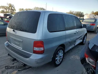 2004 Kia Sedona LX with VIN KNDUP131046591151, listed as a Copart auction lot 82201894 with 147,194 mi miles and Salvage Title. Bid and sale history available at carsss.com. Image 3.