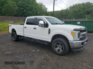 2017 Ford F-350 Platinum z VIN 1FT8W3B64HEC25752, wystawiony jako Copart lot #57534275 z przebiegiem 219 817 mil mil oraz Czysty tytuł • Clean title. Historia ofert i sprzedaży dostępna na DreamBid. Obrazek 4.