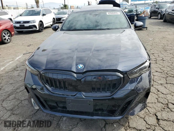 2024 BMW i5 eDrive40 z VIN WBY33FK03RCR93119, wystawiony jako Copart lot #43586895 z przebiegiem 2 266 mil mil oraz Szkoda całkowita • Salvage title. Historia ofert i sprzedaży dostępna na DreamBid. Obrazek 5.