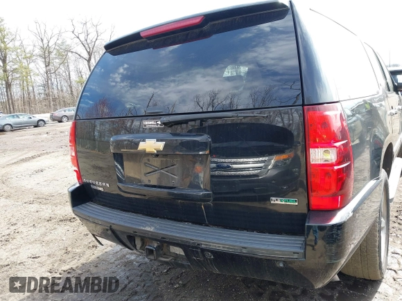 2010 Chevrolet Suburban LTZ with VIN 1GNUKKE31AR271504, listed as a IAAI auction lot 41870727 with 187,198 mi miles. Bid and sale history available at carsss.com. Image 16.