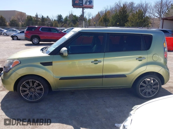 2011 Kia Soul + with VIN KNDJT2A22B7330062, listed as a IAAI auction lot 41772382 with 170,000 mi miles. Bid and sale history available at carsss.com. Image 14.