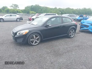 2012 Volvo C30 с VIN YV1672MKXC2275214, выставлен на аукционе IAAI как лот 42377318 с пробегом 166 496 миль миль и . История ставок и продаж доступна на DreamBid. Изображение 2.
