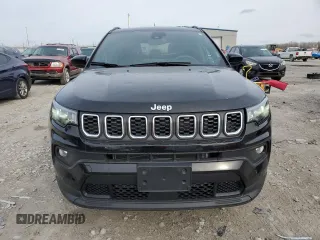 2024 Jeep Compass Latitude Lux z VIN 3C4NJDFN1RT130236, wystawiony jako Copart lot #51159065 z przebiegiem 9 678 mil mil oraz Szkoda całkowita • Salvage title. Historia ofert i sprzedaży dostępna na DreamBid. Obrazek 5.