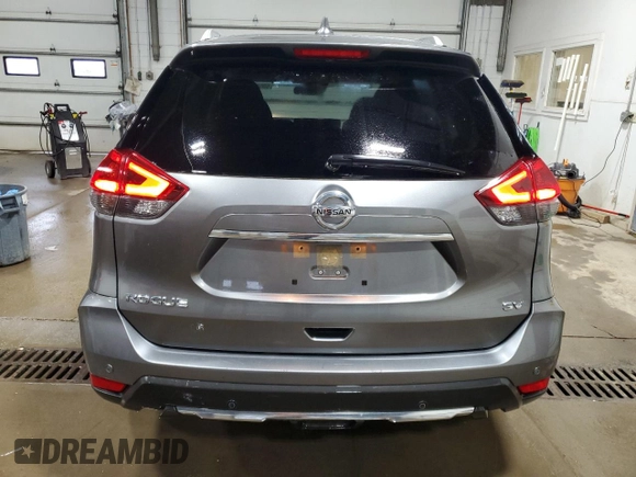 2020 Nissan Rogue SV z VIN JN8AT2MT0LW009007, wystawiony jako Copart lot #60568345 z przebiegiem 88 330 mil mil oraz Czysty tytuł • Clean title. Historia ofert i sprzedaży dostępna na DreamBid. Obrazek 6.