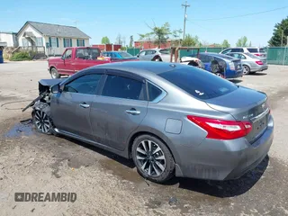 2017 Nissan Altima SV z VIN 1N4AL3AP6HC498990, wystawiony jako IAAI lot #42095268 z przebiegiem 105 253 mil mil oraz . Historia ofert i sprzedaży dostępna na DreamBid. Obrazek 3.