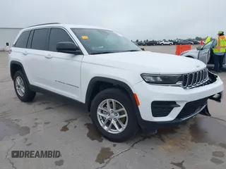 2025 Jeep Grand Cherokee Altitude z VIN 1C4RJGAG1SC284247, wystawiony jako IAAI lot #42153557 z przebiegiem 4 539 mil mil oraz . Historia ofert i sprzedaży dostępna na DreamBid. Obrazek 1.