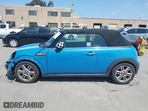 2014 MINI Convertible с VIN WMWZN3C55ET569656, выставлен на аукционе IAAI как лот 42105348 с пробегом 87 671 миль миль и . История ставок и продаж доступна на DreamBid. Изображение 14.