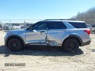 2020 Ford Explorer XLT with VIN 1FMSK7DH8LGA09516, listed as a IAAI auction lot 41650942 with 113,000 mi miles and . Bid and sale history available at carsss.com. Image 14.