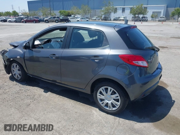 2014 Mazda 2 Sport z VIN JM1DE1KY8E0172828, wystawiony jako IAAI lot #42374758 z przebiegiem 120 180 mil mil oraz . Historia ofert i sprzedaży dostępna na DreamBid. Obrazek 3.
