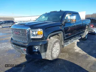 2019 GMC Sierra 2500HD Denali with VIN 1GT12SEYXKF224711, listed as a IAAI auction lot 41407508 with 77,158 mi miles. Bid and sale history available at carsss.com. Image 18.