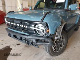 2022 Ford Bronco with VIN 1FMEE5BP2NLB64026, listed as a IAAI auction lot 41796641 with 30,779 mi miles. Bid and sale history available at carsss.com. Image 6.