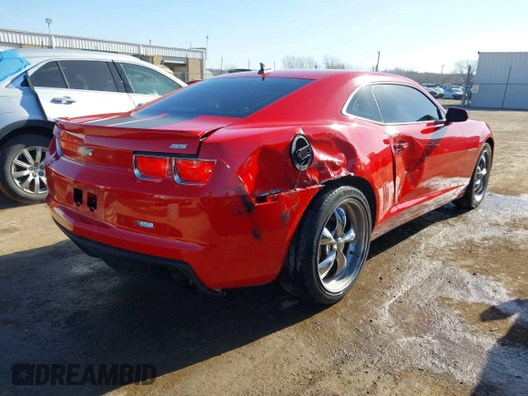2010 Chevrolet Camaro 2SS z VIN 2G1FK1EJ0A9155885, wystawiony jako IAAI lot #41792691 z przebiegiem 147 389 mil mil oraz . Historia ofert i sprzedaży dostępna na DreamBid. Obrazek 4.
