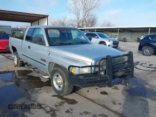 2000 Dodge Ram 2500 with VIN 1B7KC2367YJ134909, listed as a IAAI auction lot 41464465 with 341,856 mi miles. Bid and sale history available at carsss.com. Image 1.