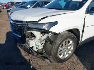 2022 Chevrolet Traverse LS z VIN 1GNERFKW4NJ132381, wystawiony jako IAAI lot #41822204 z przebiegiem 85 110 mil mil oraz . Historia ofert i sprzedaży dostępna na DreamBid. Obrazek 6.