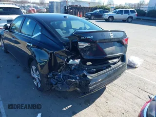 2020 Nissan Altima 2.5 S with VIN 1N4BL4BV5LC175000, listed as a IAAI auction lot 41761083 with 140,800 mi miles. Bid and sale history available at carsss.com. Image 6.