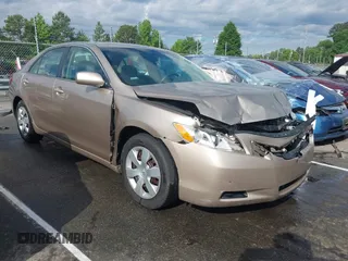 2007 Toyota Camry CE z VIN 4T1BE46K07U048199, wystawiony jako IAAI lot #42188393 z przebiegiem 166 614 mil mil oraz . Historia ofert i sprzedaży dostępna na DreamBid. Obrazek 1.